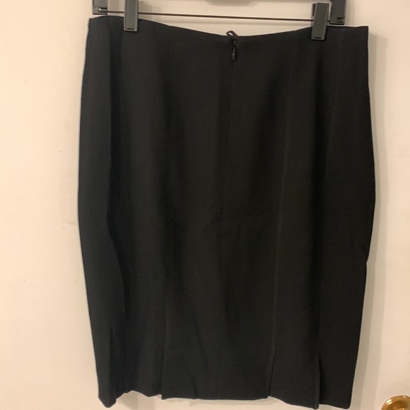 Beautiful Akris black skirt - Picture 3 of 5